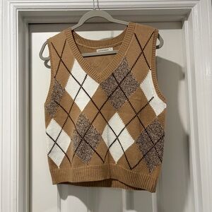 Argyle V-Neck Sweater Vest in Camel
